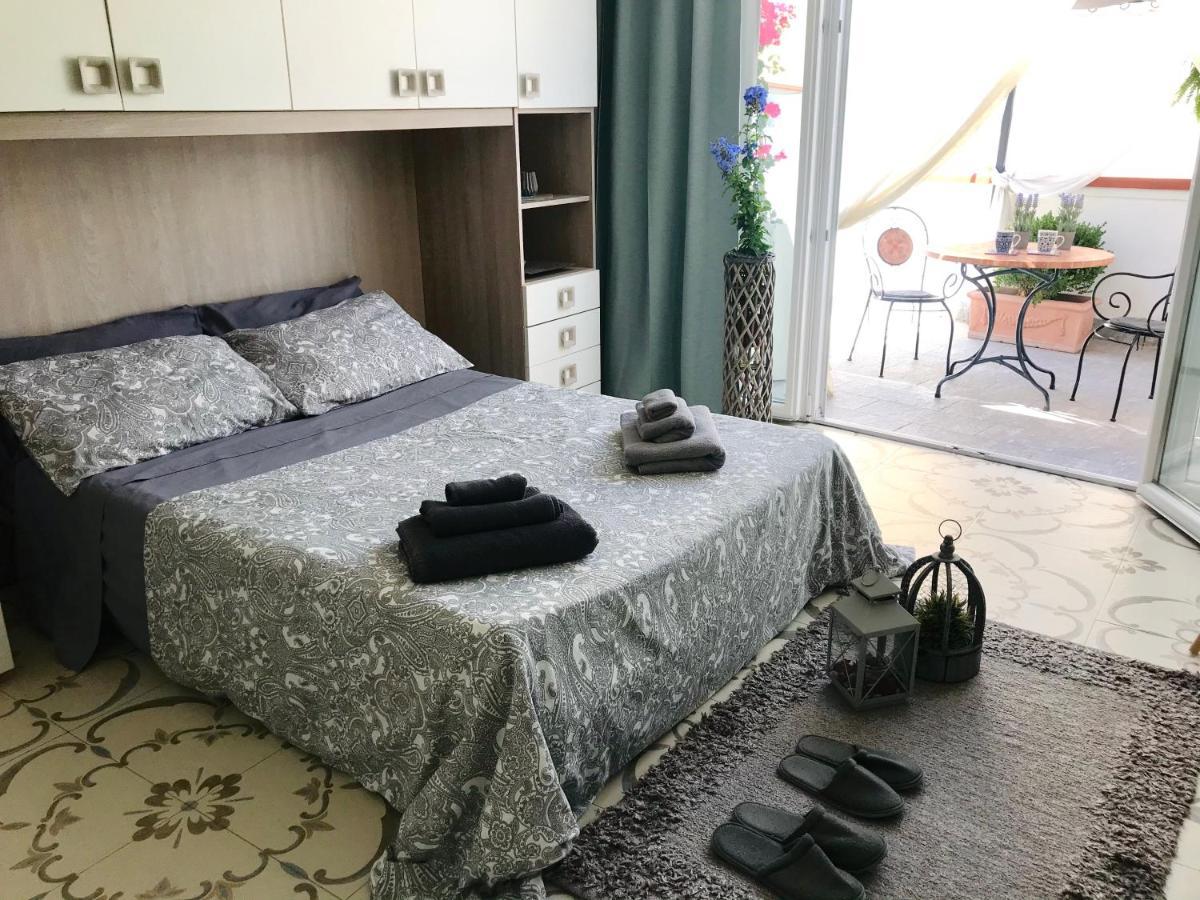 B&B Le Statuine Barletta Bagian luar foto