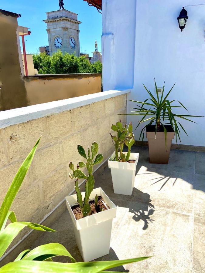 B&B Le Statuine Barletta Bagian luar foto