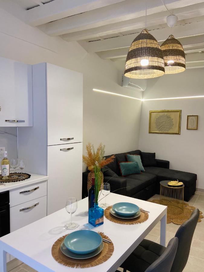 B&B Le Statuine Barletta Bagian luar foto